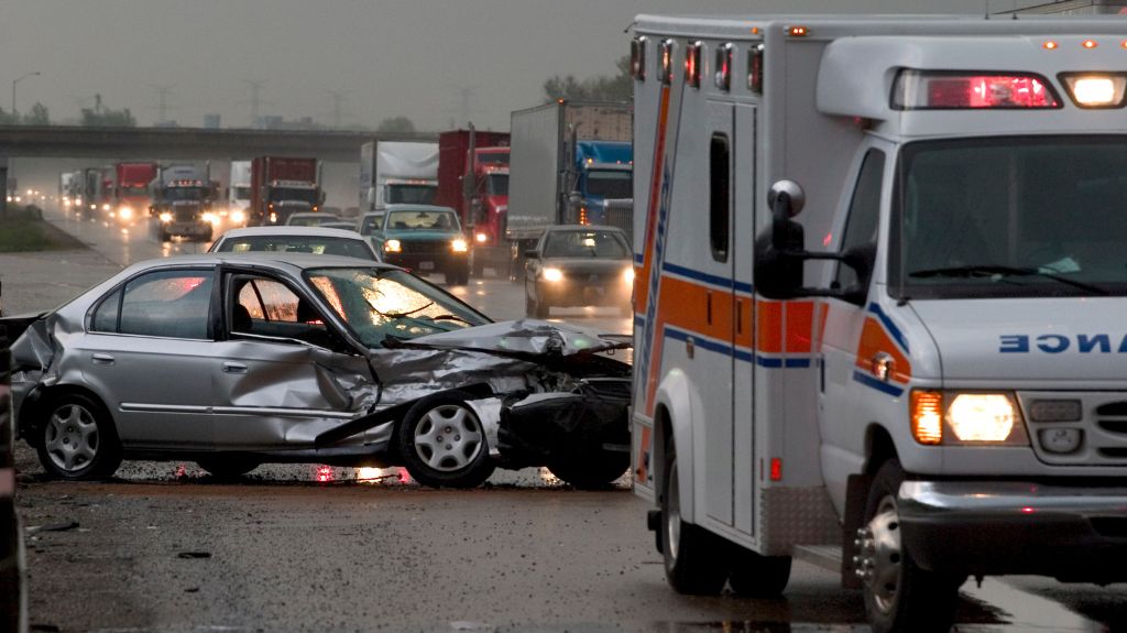 How to Handle These 5 Driving Emergencies