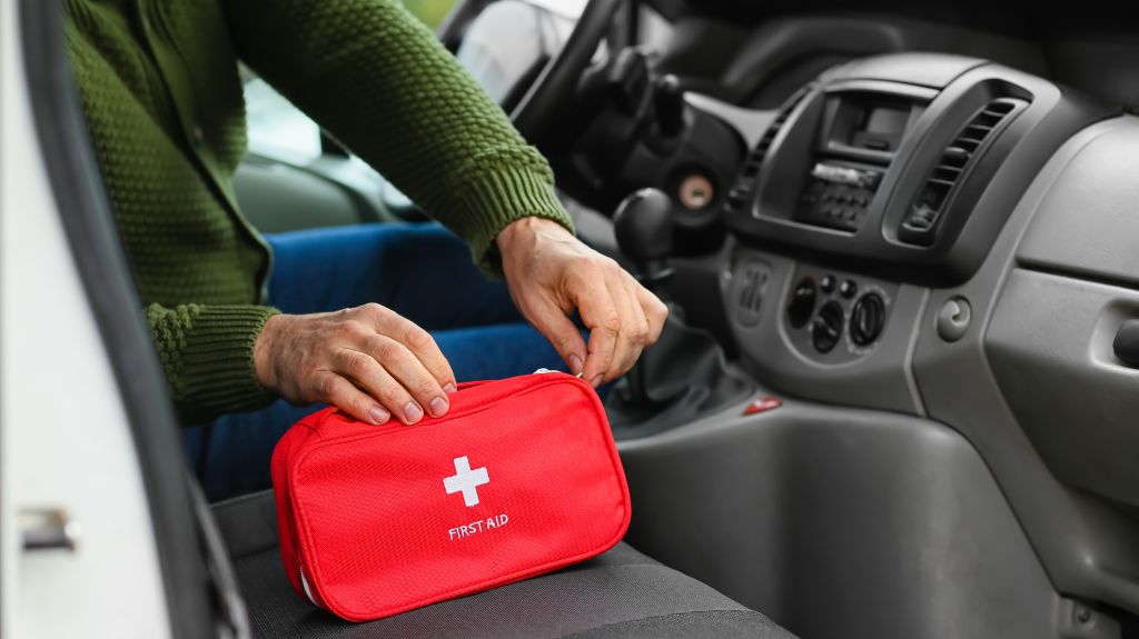 What to Pack in Your Car Emergency Kit